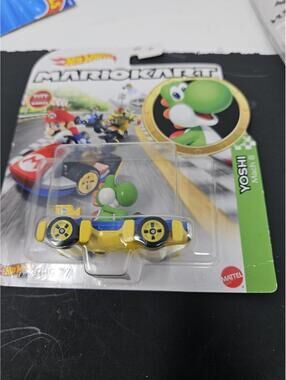 NIB Hot Wheels Mario Kart YOSHI STANDARD KART Mariokart Die Cast 1:64 Scale